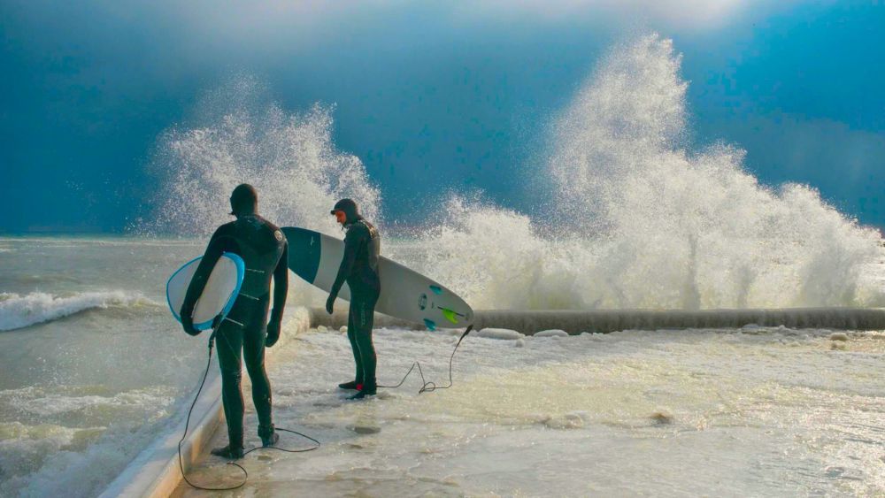 10 Essential Surf Equipment for Surfer