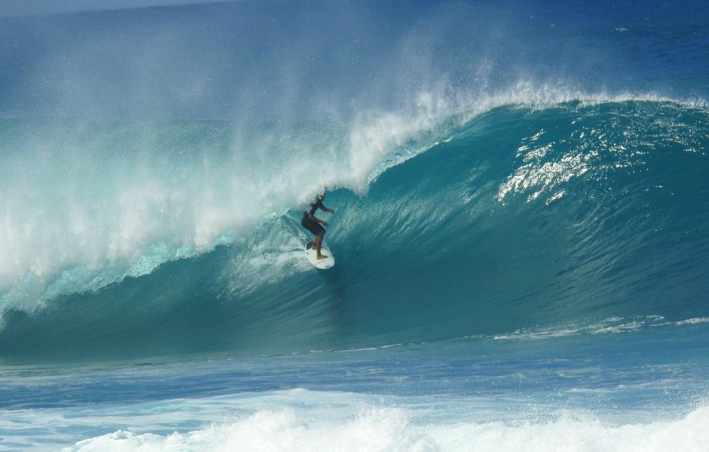 Surfing in Hawaii Banzai Pipeline